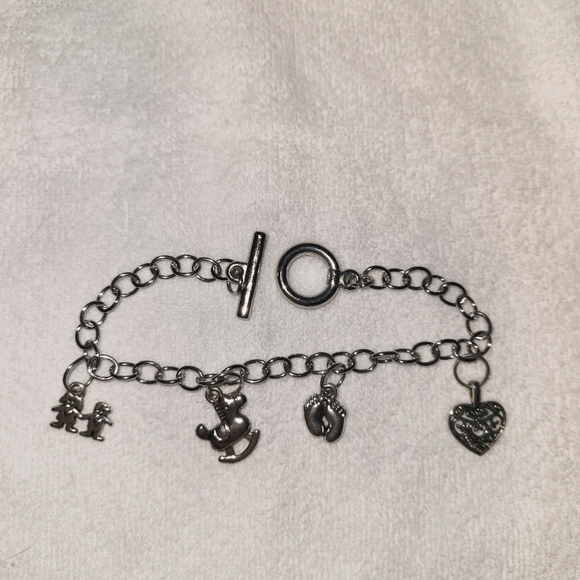 Mom Charm Bracelet - Picture 1 of 3